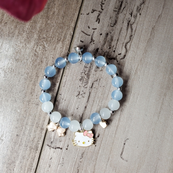NWT Sanrio Hello Kitty Beaded Cartoon Bracelet Stretchy Blue Gray White - Picture 1 of 11